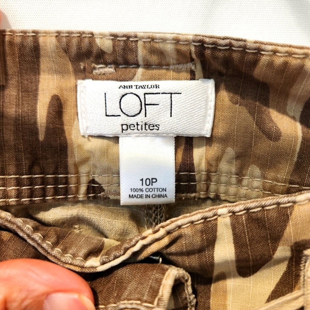 Short brown camo skirt with pull string